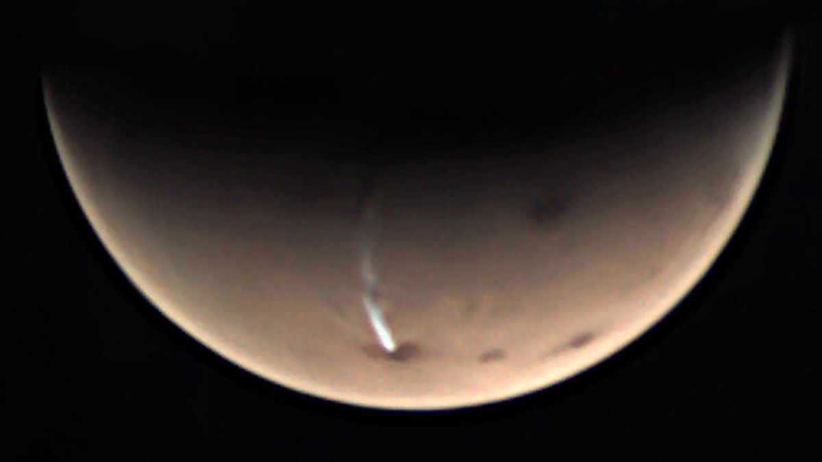 La ESA no le quita ojo a una nube de hielo gigante que aparece y desaparece en Marte