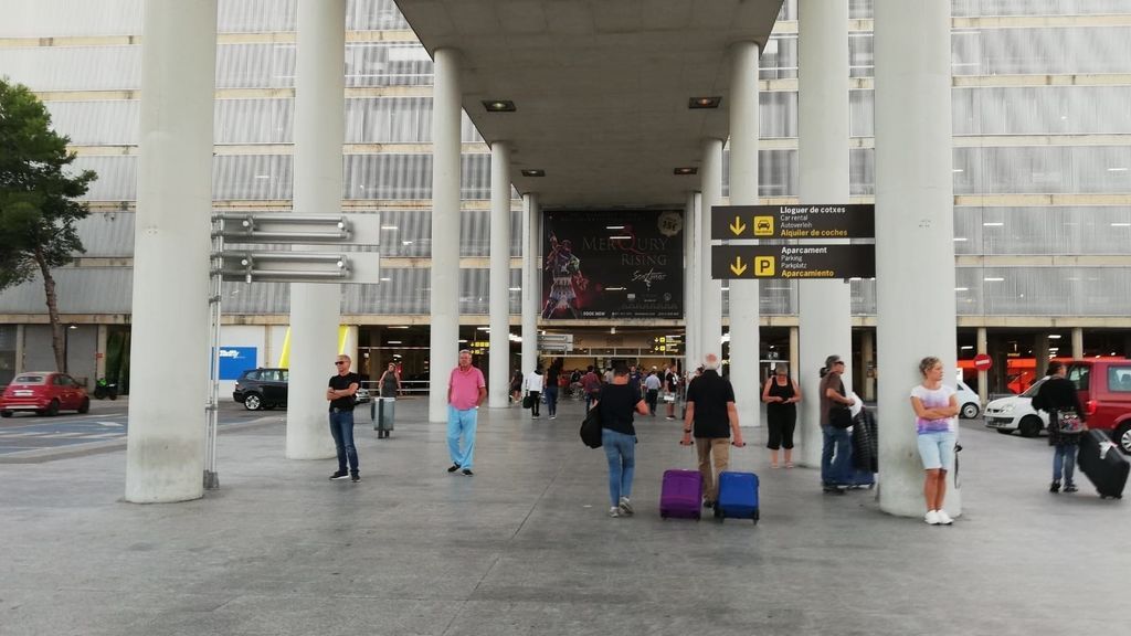 Un total de 10 turistas procedentes de la península han sido aislados en un hotel de Mallorca tras detectar un positivo Un total de 10 turistas procedentes de la península han sido aislados en un hotel de Mallorca tras detectar un positivo