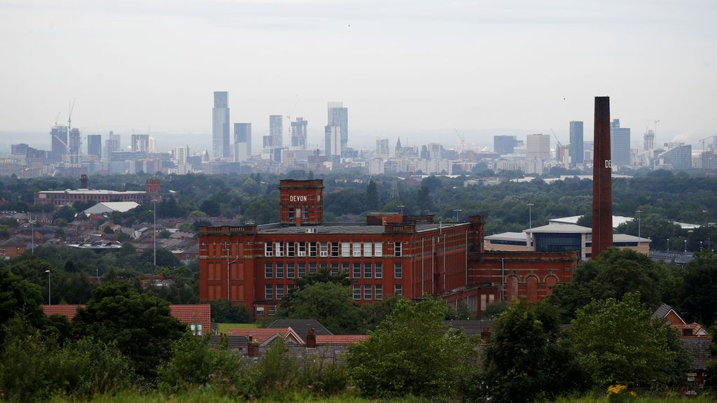 Reino Unido prohíbe las reuniones en domicilios en Mánchester por el repunte de contagios Reino Unido prohíbe las reuniones en domicilios en Mánchester por el repunte de contagios