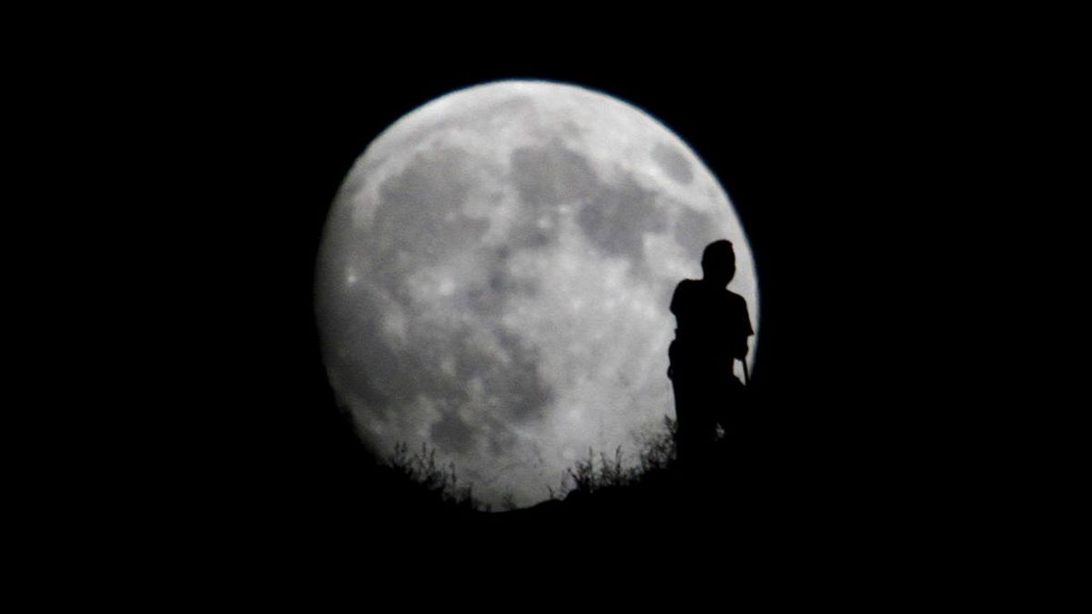 Luna llena de esturión: el plenilunio de agosto se dejará ver con Júpiter y Saturno