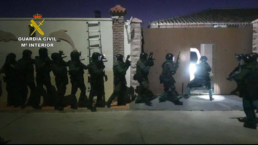 El narco como plató; un videoclip de Canelita fue grabado en la casa del líder de `Los Pantoja´ El narco como plató; un videoclip de Canelita fue grabado en la casa del líder de `Los Pantoja´