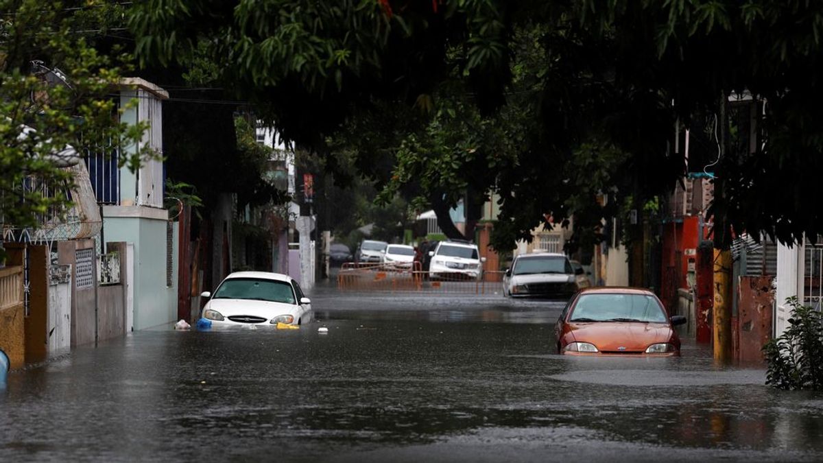 Vientos, lluvia y marejada ciclónica: el huracán Isaías embiste las islas del Caribe y llegará a Florida