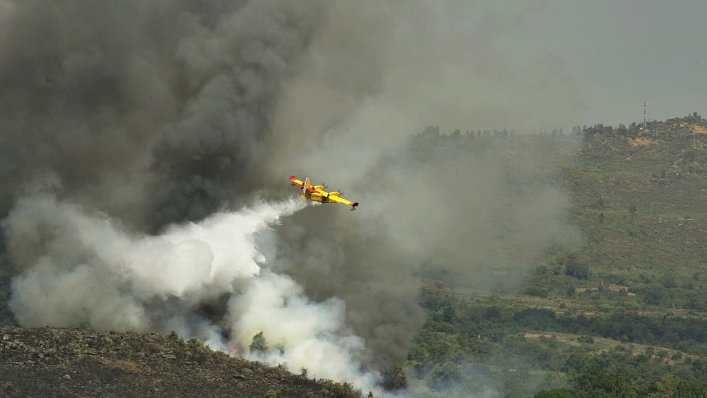 El incendio de Cualedro en Ourense supera ya las 1.500 hectáreas y se convierte en el mayor de Galicia de 2017 El incendio de Cualedro en Ourense supera ya las 1.500 hectáreas y se convierte en el mayor de Galicia de 2017