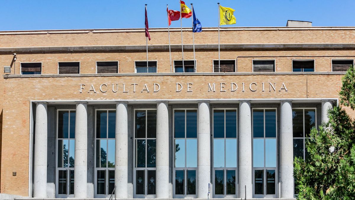 Medicina vuelve a ser la carrera más demandada y el doble grado de Matemáticas-Física en la UCM tiene la nota más alta de Madrid Medicina vuelve a ser la carrera más demandada y el doble grado de Matemáticas-Física en la UCM tiene la nota más alta de Madrid