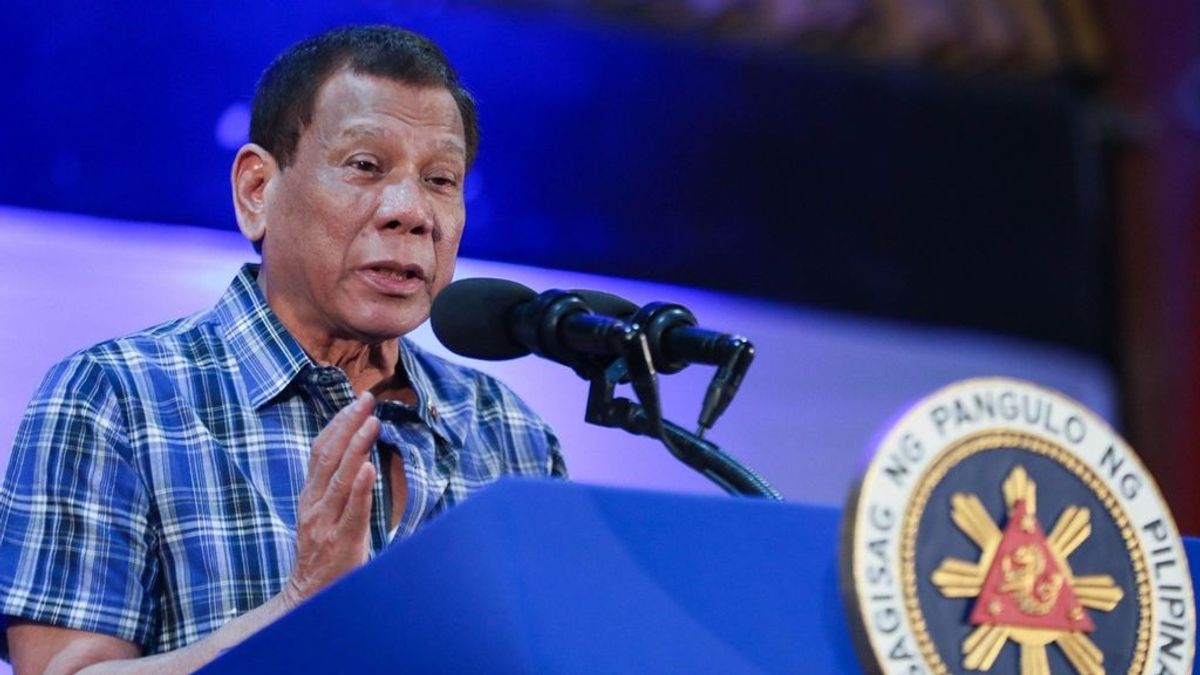 El presidente de Filipinas recomienda desinfectar las mascarillas con gasolina El presidente de Filipinas recomienda desinfectar las mascarillas con gasolina
