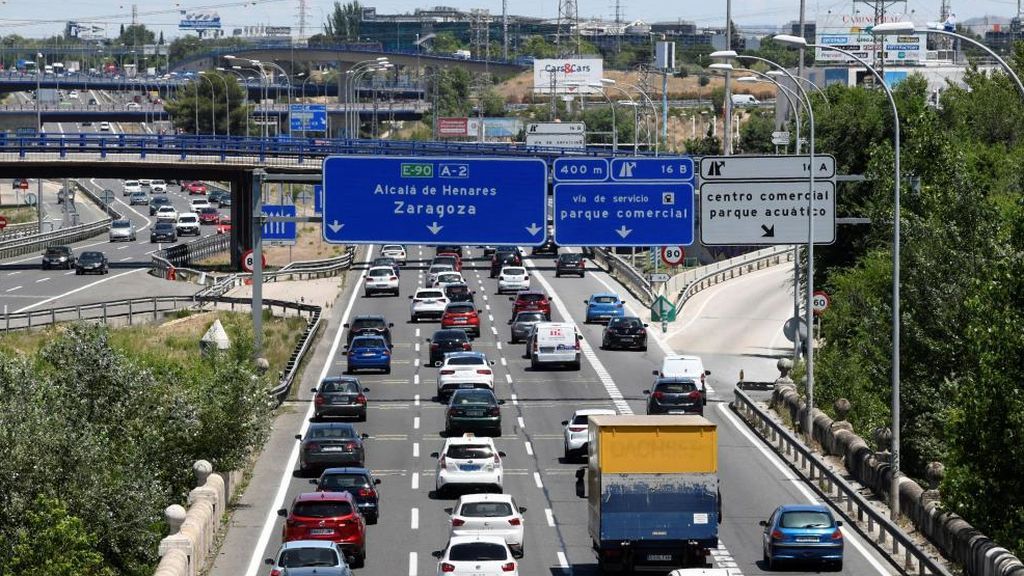 Arranca la segunda operación salida de tráfico del verano: La DGT usará cámaras de vigilancia, furgonetas camufladas y drones Arranca la segunda operación salida de tráfico del verano: La DGT usará cámaras de vigilancia, furgonetas camufladas y drones