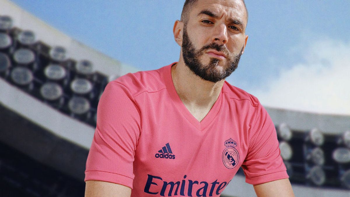 El Real Madrid combina el blanco con el rosa en sus nuevas equipaciones para la temporada 2020/21 El Real Madrid combina el blanco con el rosa en sus nuevas equipaciones para la temporada 2020/21