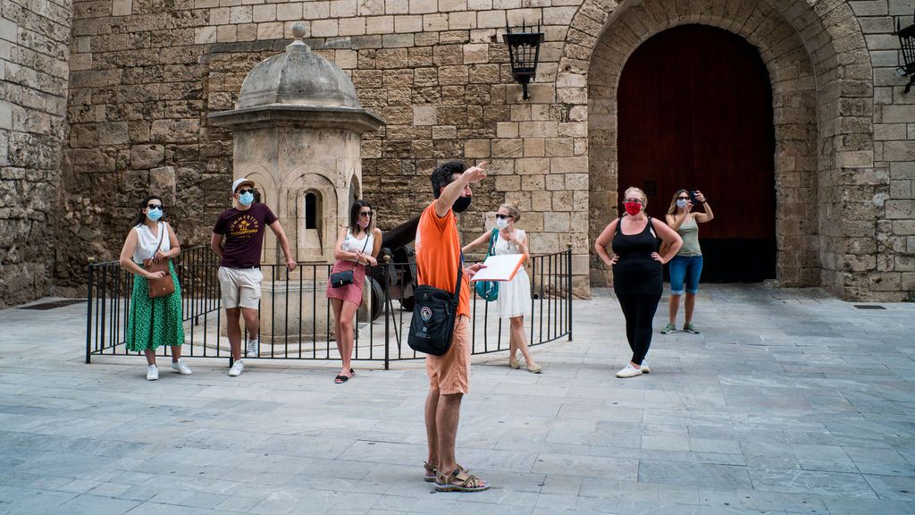 Baleares limita las reuniones a 15 personas en espacios interiores, y prohibe el botellón Baleares limita las reuniones a 15 personas en espacios interiores, y prohibe el botellón