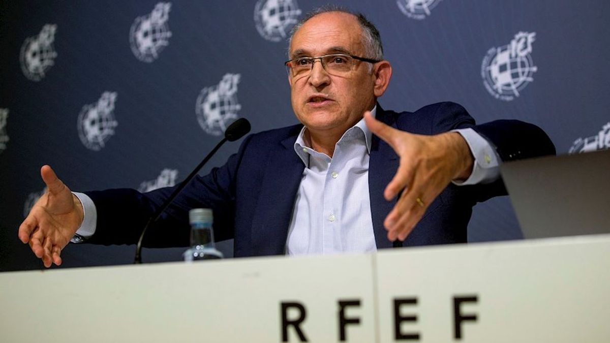 Suspendidos los partidos de ascenso a Segunda B tras detectar tres positivos en el Marino Suspendidos los partidos de ascenso a Segunda B tras detectar tres positivos en el Marino