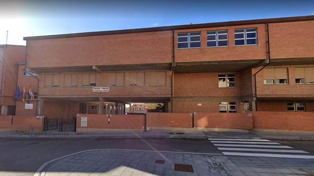 El positivo de una trabajadora de una Escuela Infantil de Salamanca obliga a aislar a otros diez empleados El positivo de una trabajadora de una Escuela Infantil de Salamanca obliga a aislar a otros diez empleados