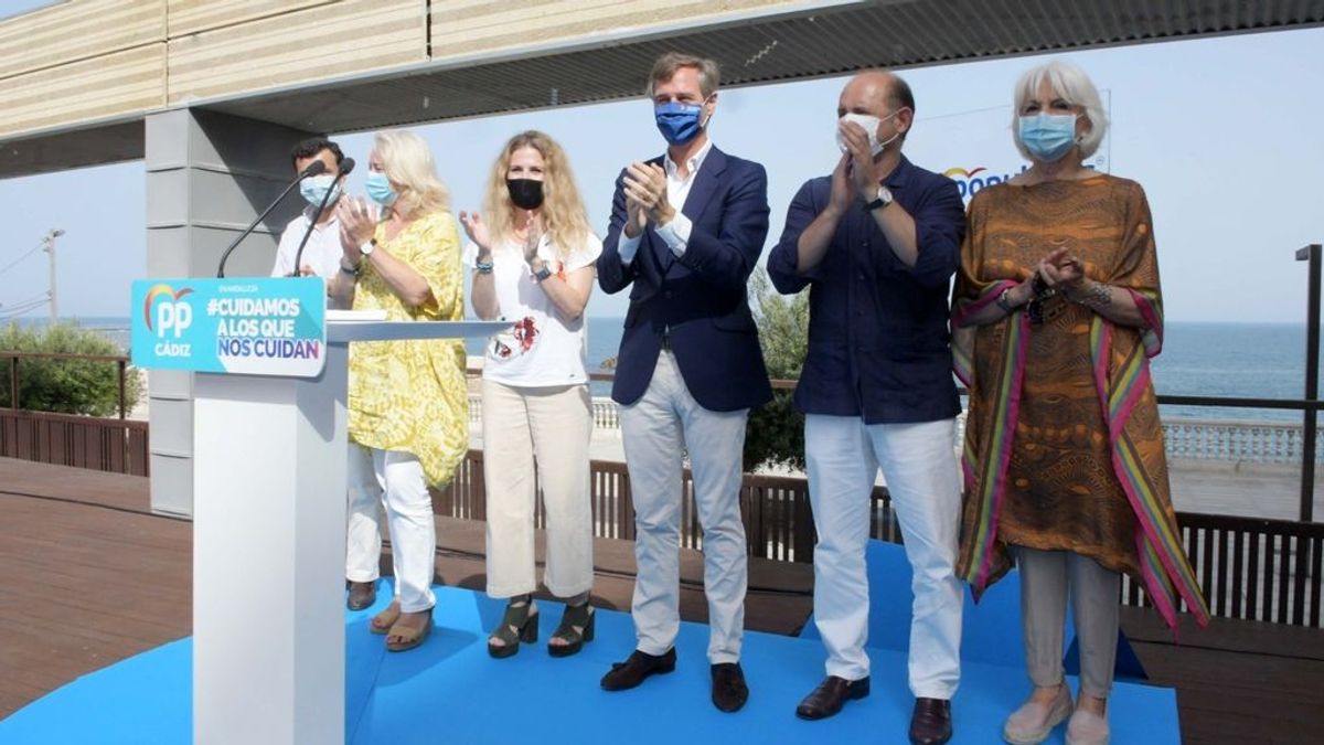 El PP acusa a Sánchez de "robar" 15.000 millones a los ayuntamientos "para financiar acuerdos con Bildu, ERC o PNV" El PP acusa a Sánchez de "robar" 15.000 millones a los ayuntamientos "para financiar acuerdos con Bildu, ERC o PNV"