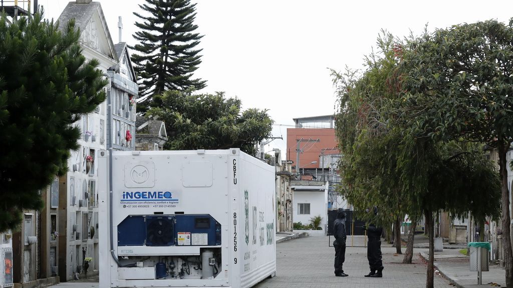 La pandemia pone en aprietos a hospitales y funerarias en Colombia
