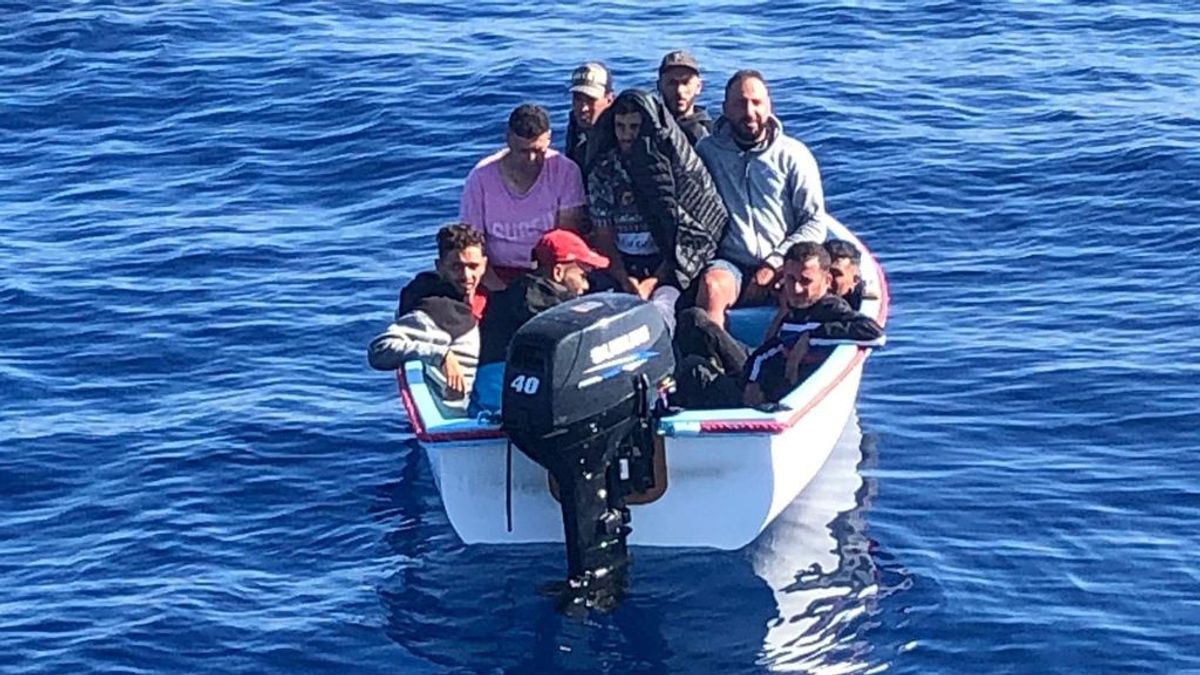 Cuatro positivos por COVID-19 entre los argelinos llegado en pateras a Murcia el viernes Cuatro positivos por COVID-19 entre los argelinos llegado en pateras a Murcia el viernes