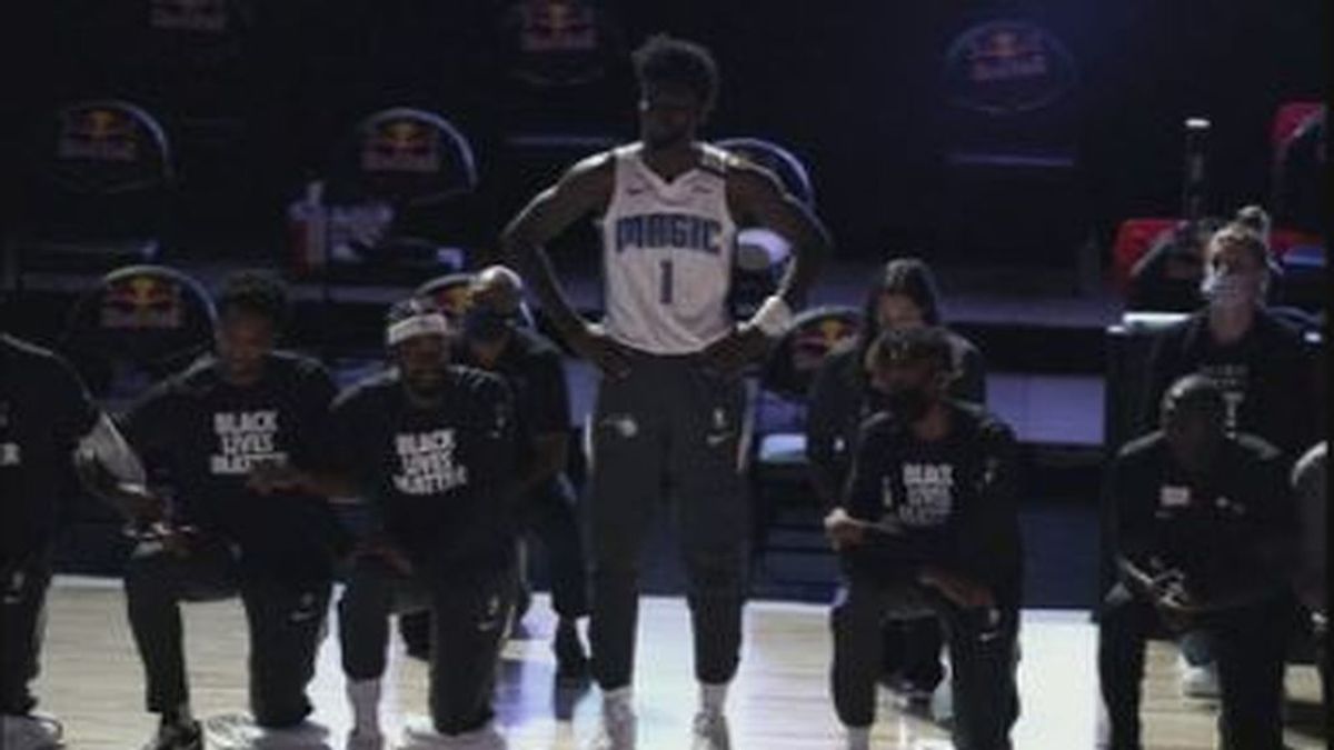 Un único jugador de los Orlando Magic se niega a arrodillarse y a llevar la camiseta del 'Black lives Matter' Un único jugador de los Orlando Magic se niega a arrodillarse y a llevar la camiseta del 'Black lives Matter'