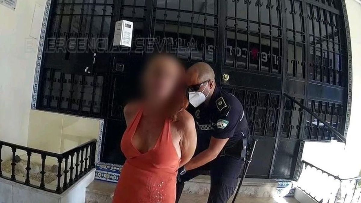 Detenida una mujer en Sevilla tras apuñalar a su expareja en plena calle
