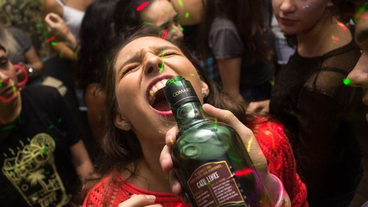 Una fiesta en Torremolinos sin distancia ni mascarillas indigna en las redes sociales Una fiesta en Torremolinos sin distancia ni mascarillas indigna en las redes sociales