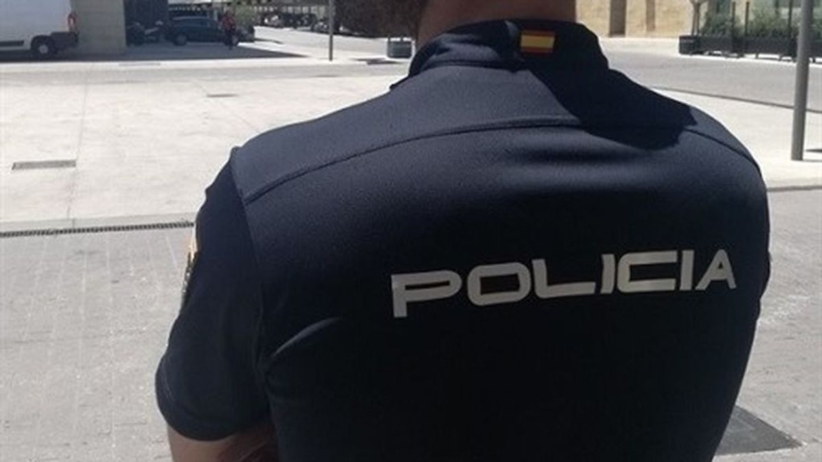 Herido leve un policía nacional tras sufrir el ataque de un pitbull cuando trabajaba en un incendio en Palma