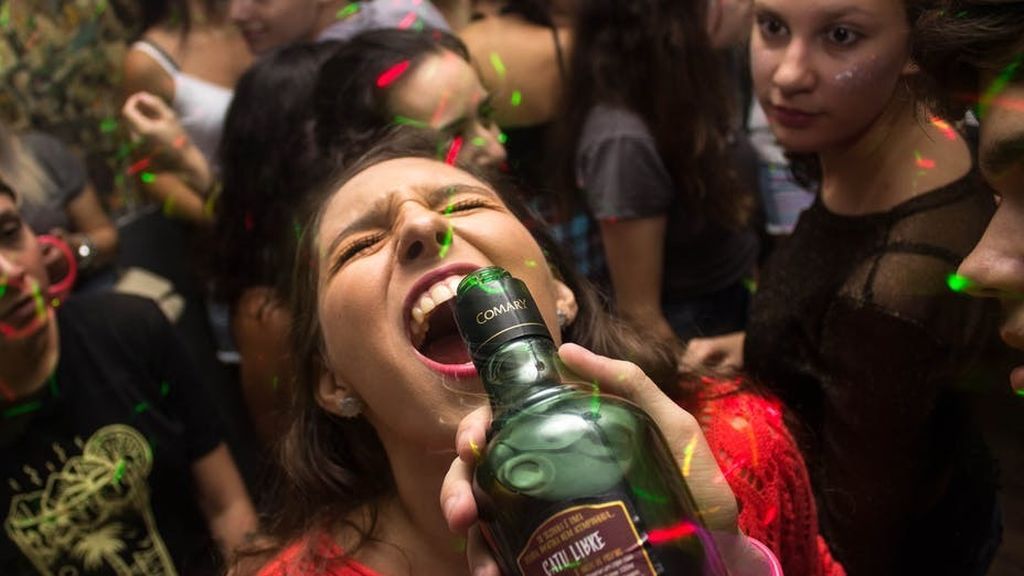 La Junta de Andalucía investigará el vídeo grabado en una discoteca de Torremolinos La Junta de Andalucía investigará el vídeo grabado en una discoteca de Torremolinos