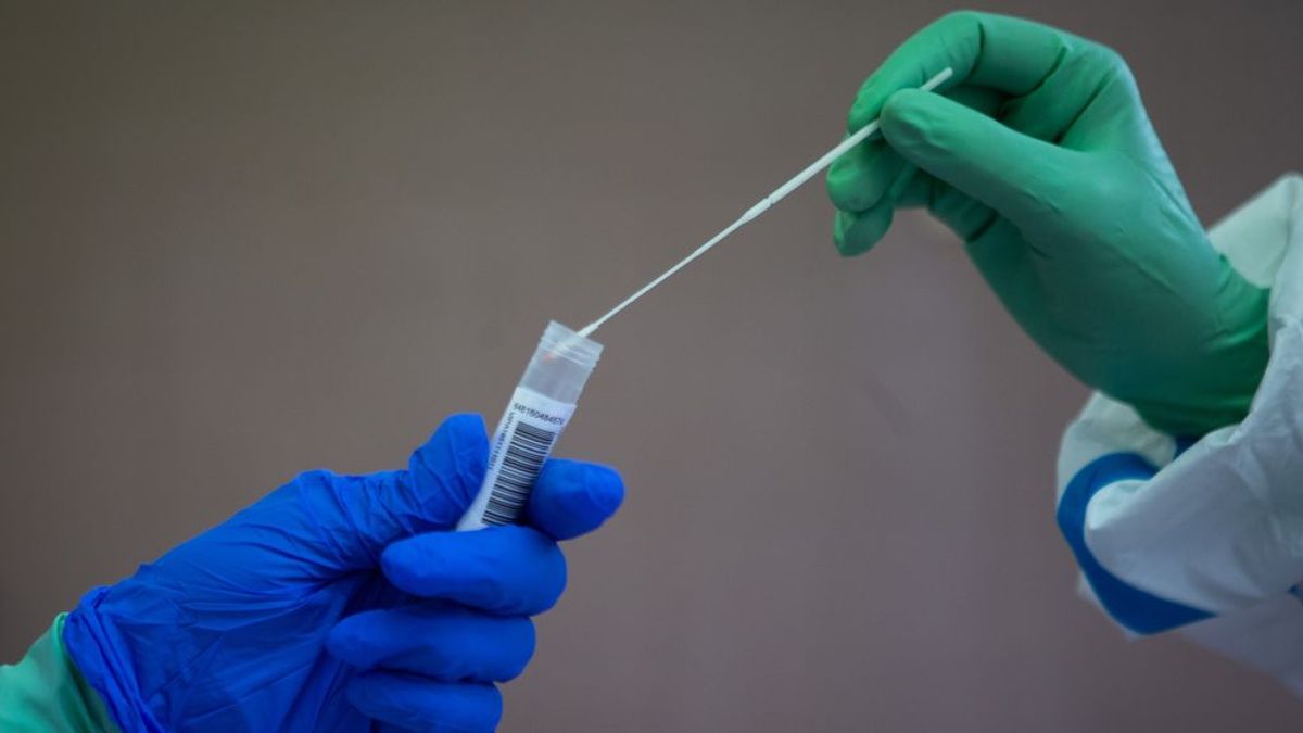 La Comunidad de Madrid comunica la detección de tres brotes de coronavirus con 15 nuevos positivos La Comunidad de Madrid comunica la detección de tres brotes de coronavirus con 15 nuevos positivos