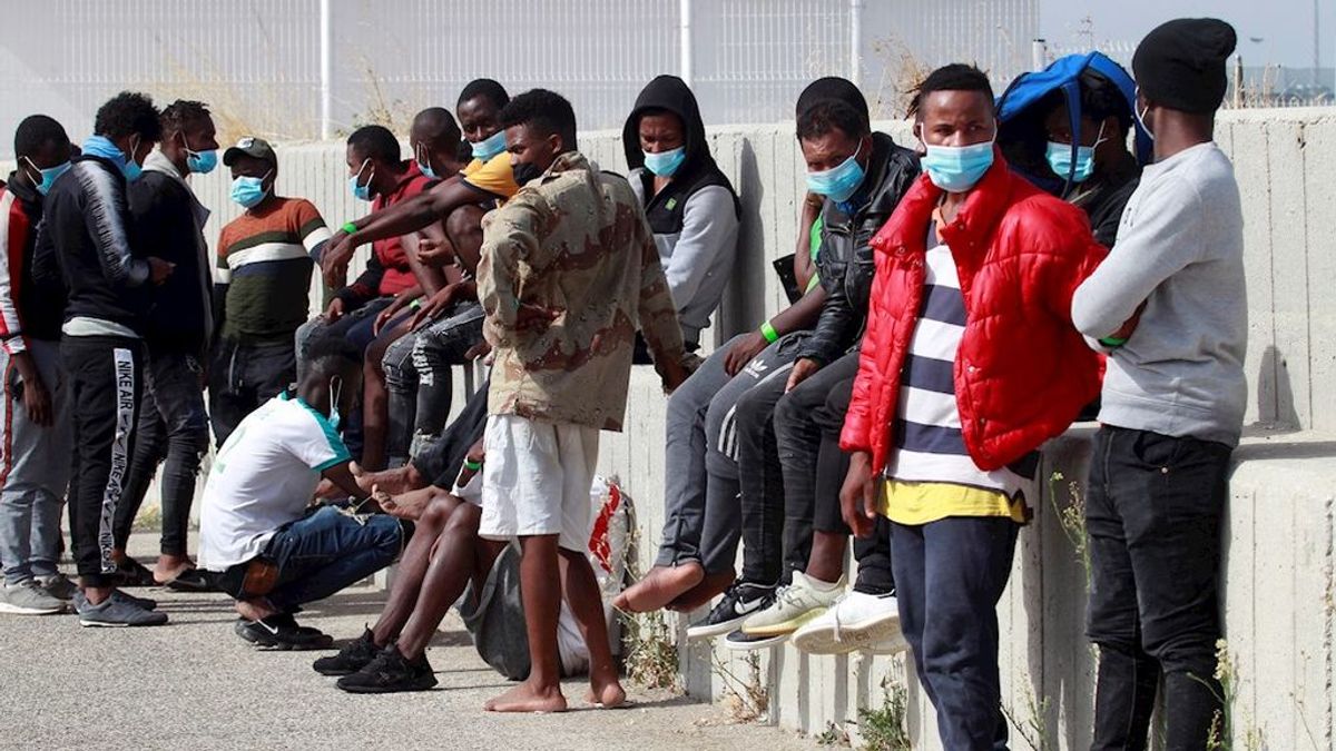 Siete de los migrantes rescatados en el Estrecho dan positivo en coronavirus Siete de los migrantes rescatados en el Estrecho dan positivo en coronavirus