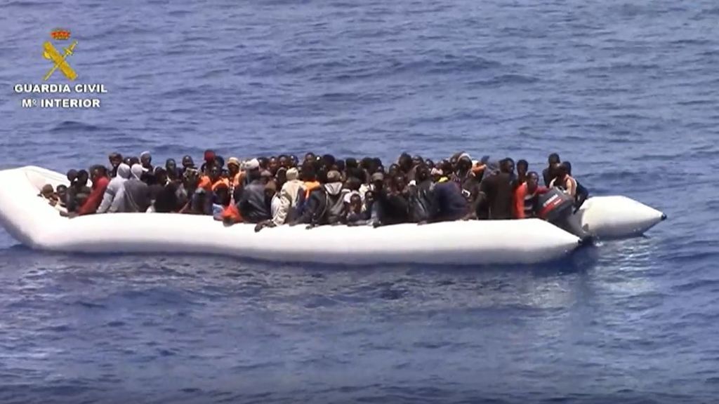 Más de 400 migrantes han llegado en patera a las costas este fin de semana, con un muerto en Almería
