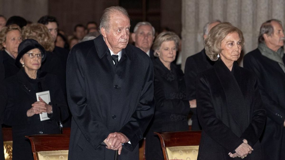 El Gobierno "respeta" la decisión de Zarzuela y obvia cualquier mención a Juan Carlos I El Gobierno "respeta" la decisión de Zarzuela y obvia cualquier mención a Juan Carlos I