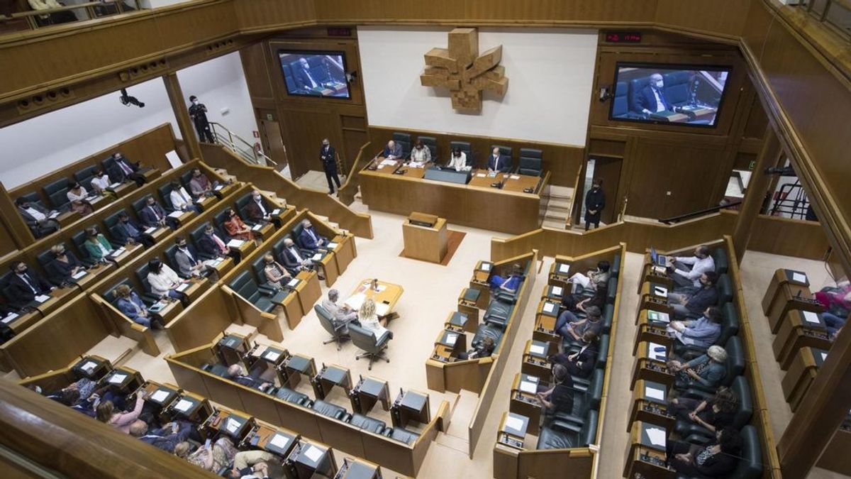 El Parlamento vasco rechaza que los nuevos diputados deban acatar la Constitución El Parlamento vasco rechaza que los nuevos diputados deban acatar la Constitución