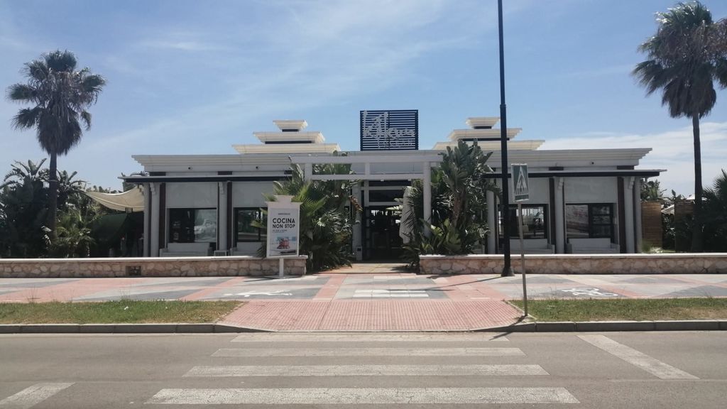 Ordenan el cierre cautelar de la sala de Torremolinos en la que un DJ escupió al público Ordenan el cierre cautelar de la sala de Torremolinos en la que un DJ escupió al público