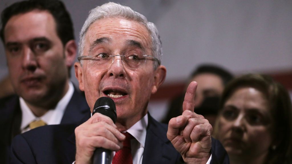 La Corte Suprema Colombiana ordenada la detención del expresidente Álvaro Uribe La Corte Suprema Colombiana ordenada la detención del expresidente Álvaro Uribe