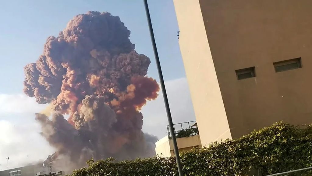 Una fuerte explosión sacude la zona del puerto de Beirut, la capital de Líbano