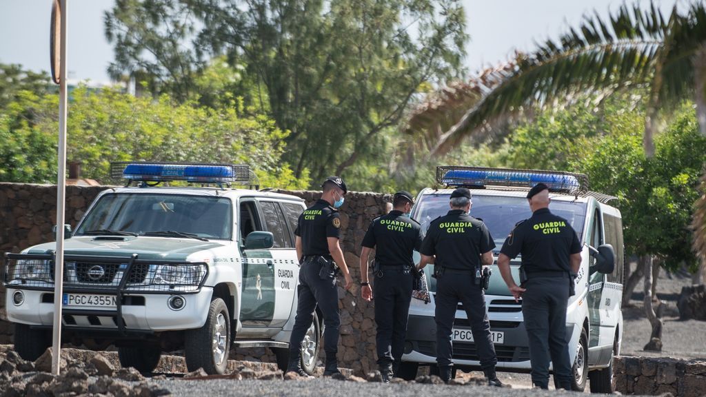 Efectivos de la Guardia Civil custodian la llegada del presidente del Gobierno, Pedro Sánchez