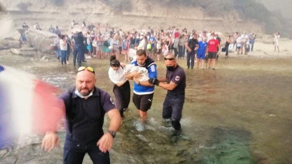 Más de 2.700 evacuados por un incendio en el sur de Francia Más de 2.700 evacuados por un incendio en el sur de Francia