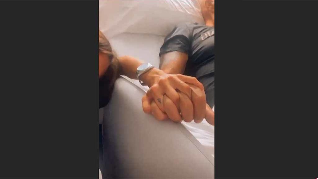 Marta López junto a Kiko Matamoros en el hospital