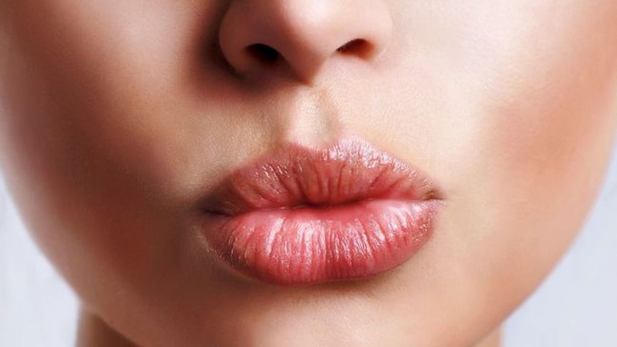 Cuida tus labios con vaselina pura, natural y económica.