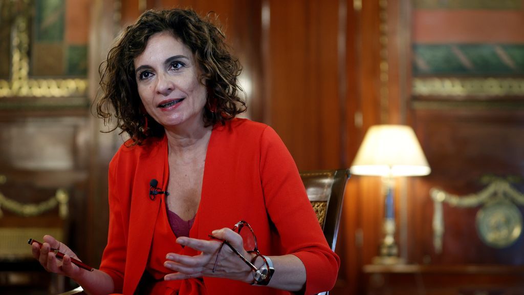 María Jesús Montero: "No hubo consenso ni negociación, la Casa Real tomó sus decisiones" María Jesús Montero: "No hubo consenso ni negociación, la Casa Real tomó sus decisiones"