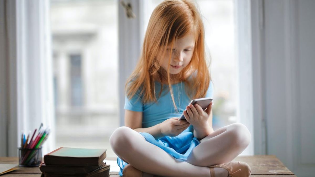 “Papá, ¿por qué subes esa foto mía a Instagram?”: Los riesgos de dejar la huella de los menores en la red “Papá, ¿por qué subes esa foto mía a Instagram?”: Los riesgos de dejar la huella de los menores en la red
