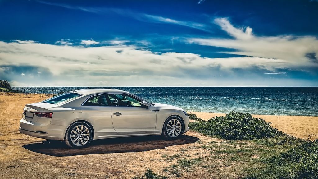 Cómo evitar que el calor, la arena y la sal dañen nuestro coche en verano Cómo evitar que el calor, la arena y la sal dañen nuestro coche en verano