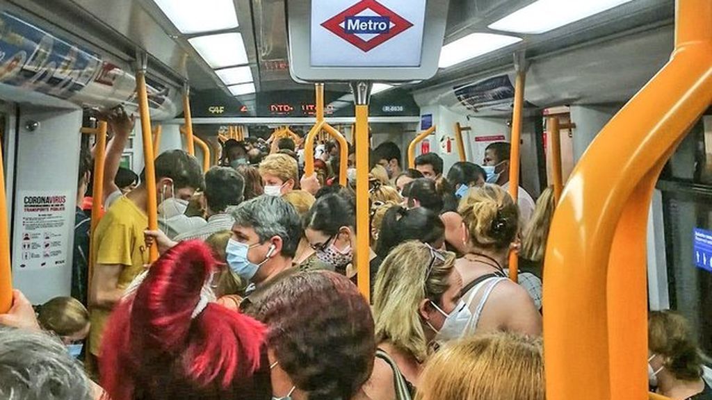 Las aglomeraciones y la falta de seguridad: las quejas de los viajeros por el Metro de Madrid Las aglomeraciones y la falta de seguridad: las quejas de los viajeros por el Metro de Madrid