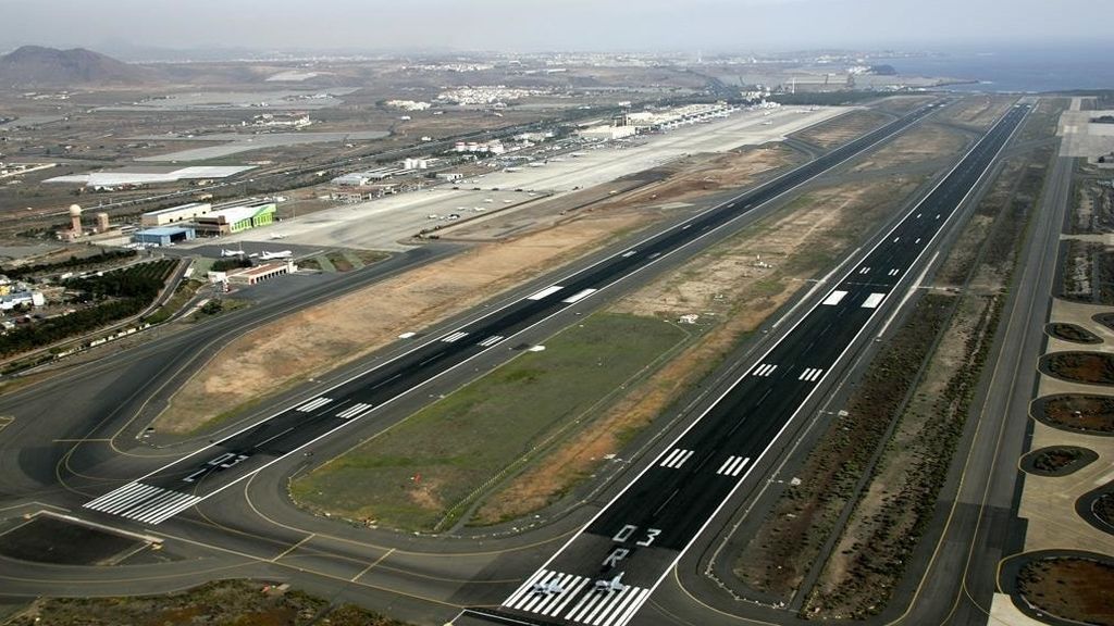 Desvían un vuelo Gran Canaria-Madrid ante la negativa de un pasajero a ponerse mascarilla Desvían un vuelo Gran Canaria-Madrid ante la negativa de un pasajero a ponerse mascarilla