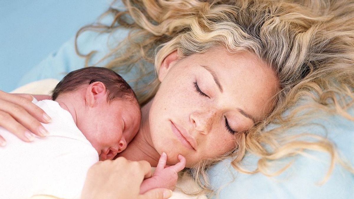 ¿Qué es el piel con piel y qué beneficios tiene para el bebé?