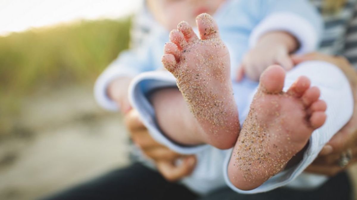 ¿Cómo sé si mi bebé tiene los pies planos?