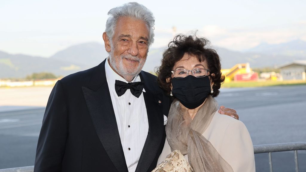 Plácido Domingo junto a su mujer, Marta Ornelas, antes de recoger el premio