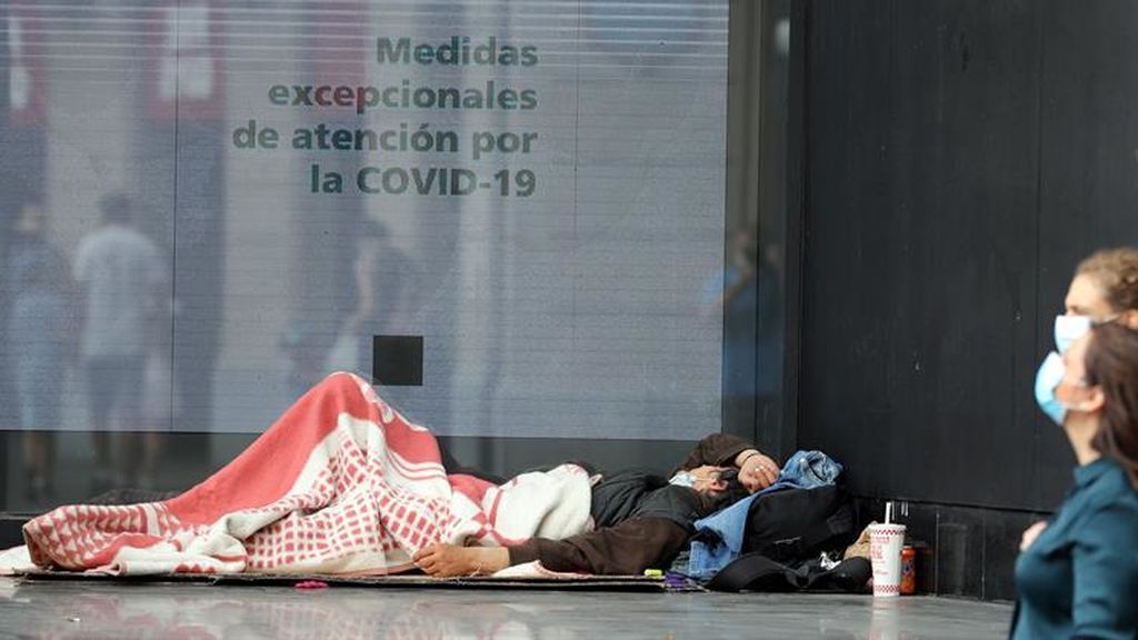 La atención a las personas sin hogar durante la pandemia: sin agua para beber y multas de policía La atención a las personas sin hogar durante la pandemia: sin agua para beber y multas de policía