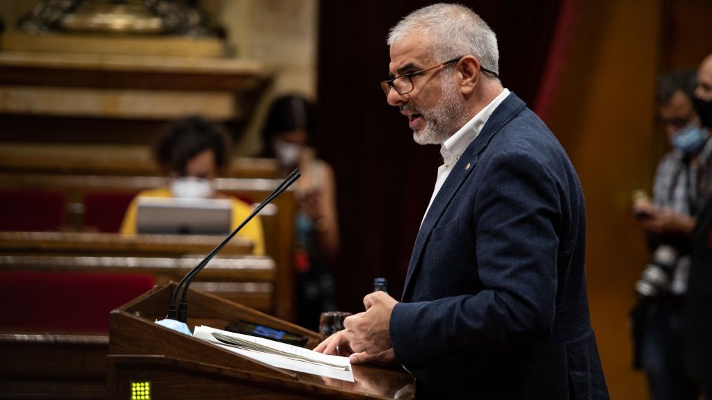 La oposición del Parlament responde a los "esperpentos" de Torra: "Votar la abdicación del rey es como pedir abolir la Generalitat" La oposición del Parlament responde a los "esperpentos" de Torra: "Votar la abdicación del rey es como pedir abolir la Generalitat"