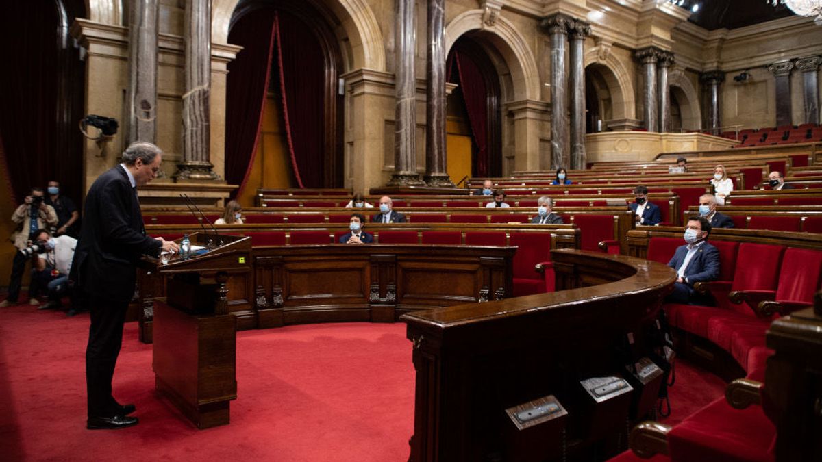 El Parlament catalán condena la marcha de Juan Carlos I y pide el fin de la monarquía