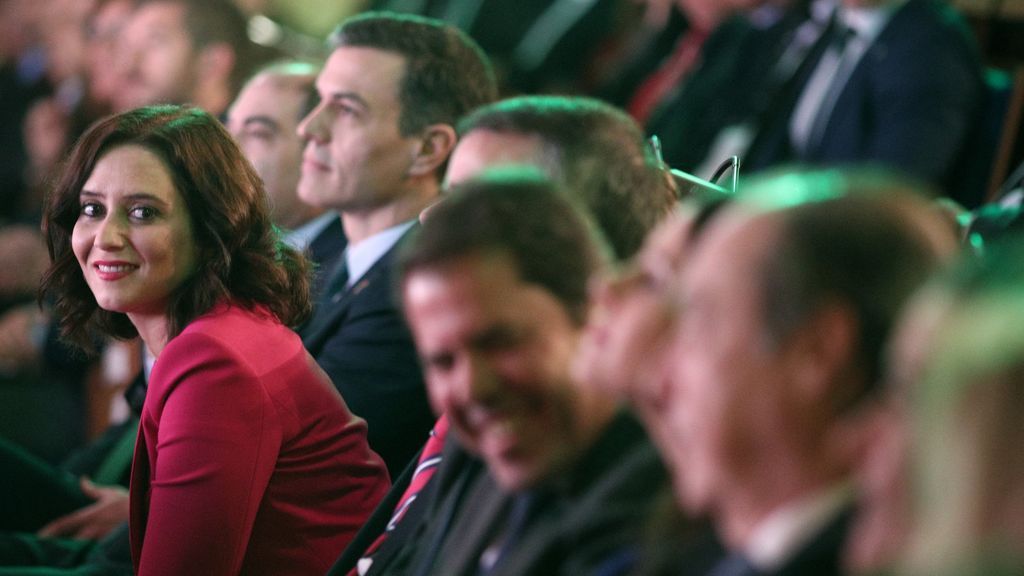 Isabel Ayuso, junto a Pedro Sánchez en un acto público Isabel Ayuso, junto a Pedro Sánchez en un acto público