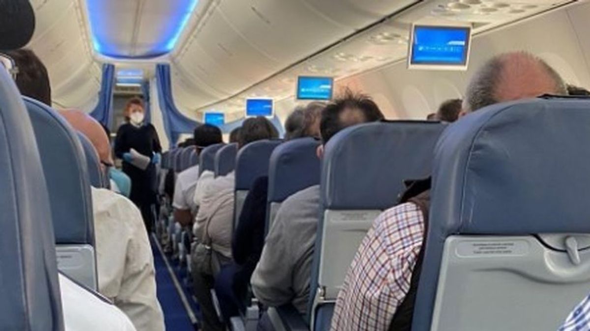 La negativa de un pasajero a ponerse la mascarilla obliga a desviar un vuelo a Málaga