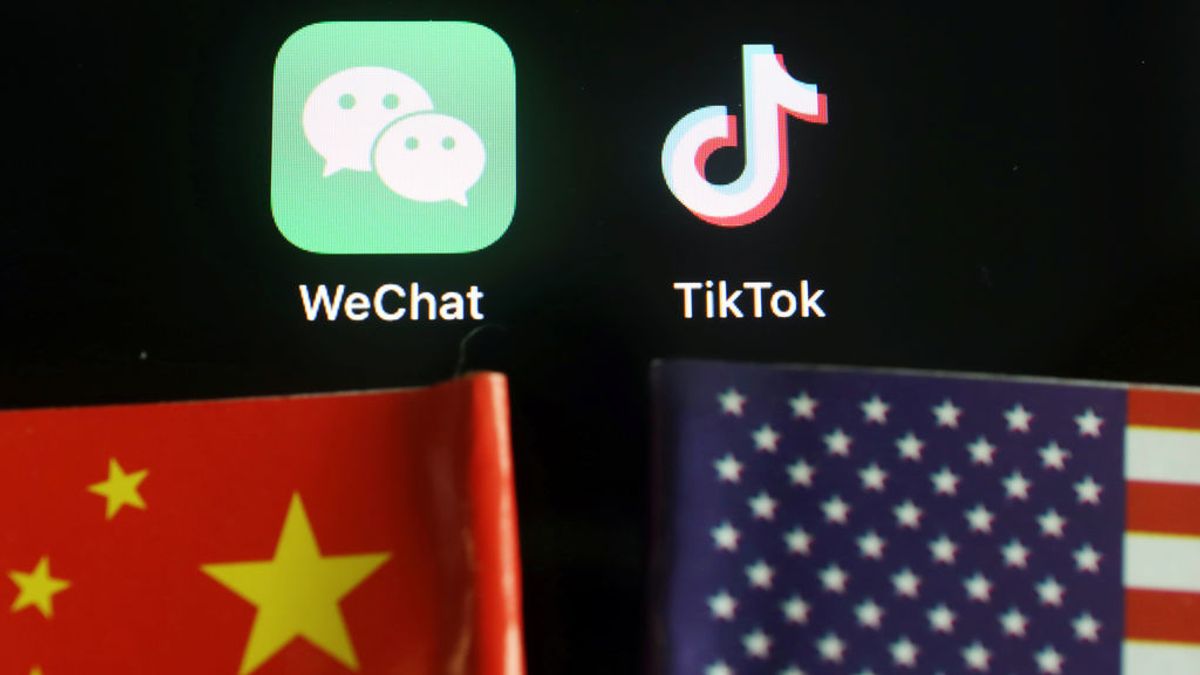 Trump firma una orden ejecutiva que prohíbe "cualquier" transacción con la empresa propietaria de TikTok Trump firma una orden ejecutiva que prohíbe "cualquier" transacción con la empresa propietaria de TikTok
