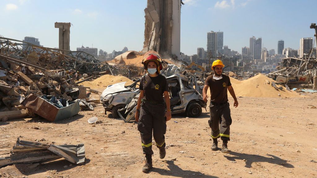 Búsqueda a contrarreloj de los casi cien desaparecidos tras las explosiones en Beirut