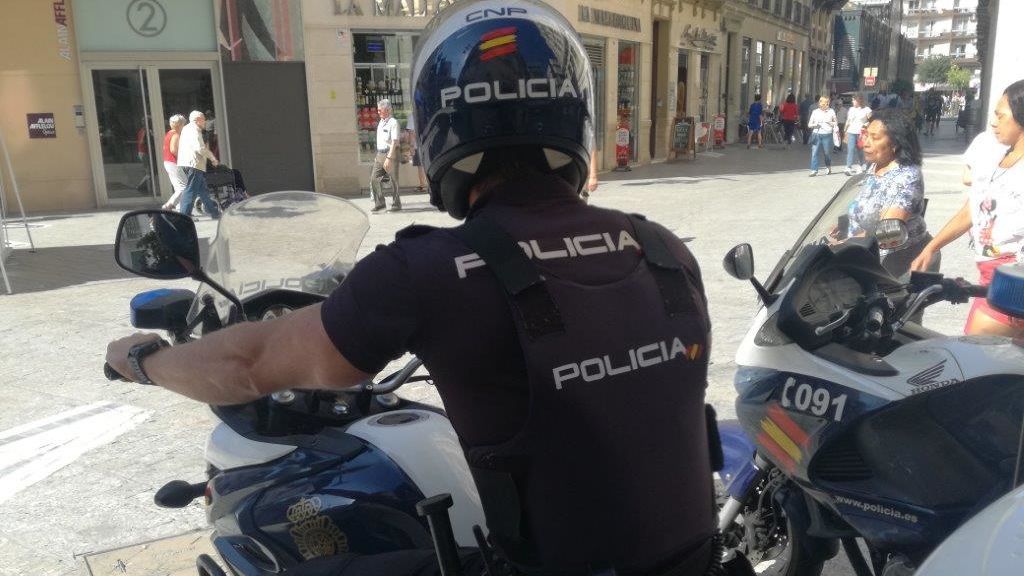 Detenido el propietario de un piso turístico en Fuengirola por vigilar a sus inquilinos a través de una cámara Detenido el propietario de un piso turístico en Fuengirola por vigilar a sus inquilinos a través de una cámara